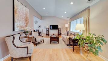 Smart TV, fireplace, DVD player