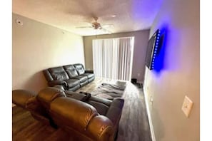 Interior - Cozy 2 Bedroom Near Hard Rock Stadium (Pembroke Pines)