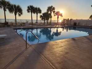 室外游泳池,恒温泳池