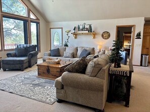 TV - Beautiful Lake Hatcher Home with Views of Pagosa Peak. (Pagosa Springs)
