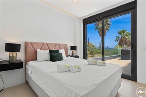 3 bedrooms, in-room safe, iron/ironing board, free WiFi