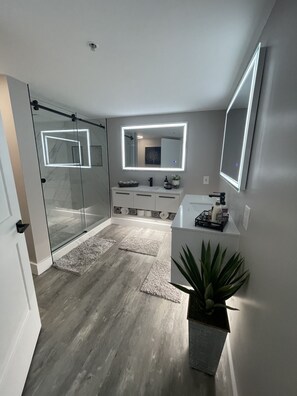 Shower - Condo on Intercostal w/ pool, hot tub, sauna, private beach (Hypoluxo)