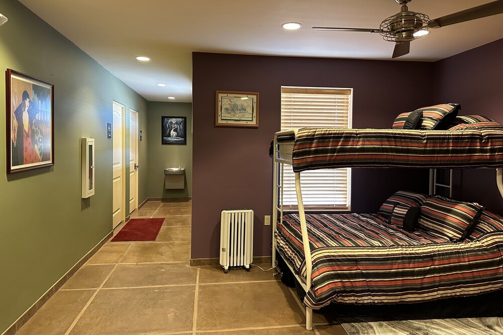 Astronomers Birders Hikers Portal Rodeo Lodging, Fly in Option 3 bedrooms