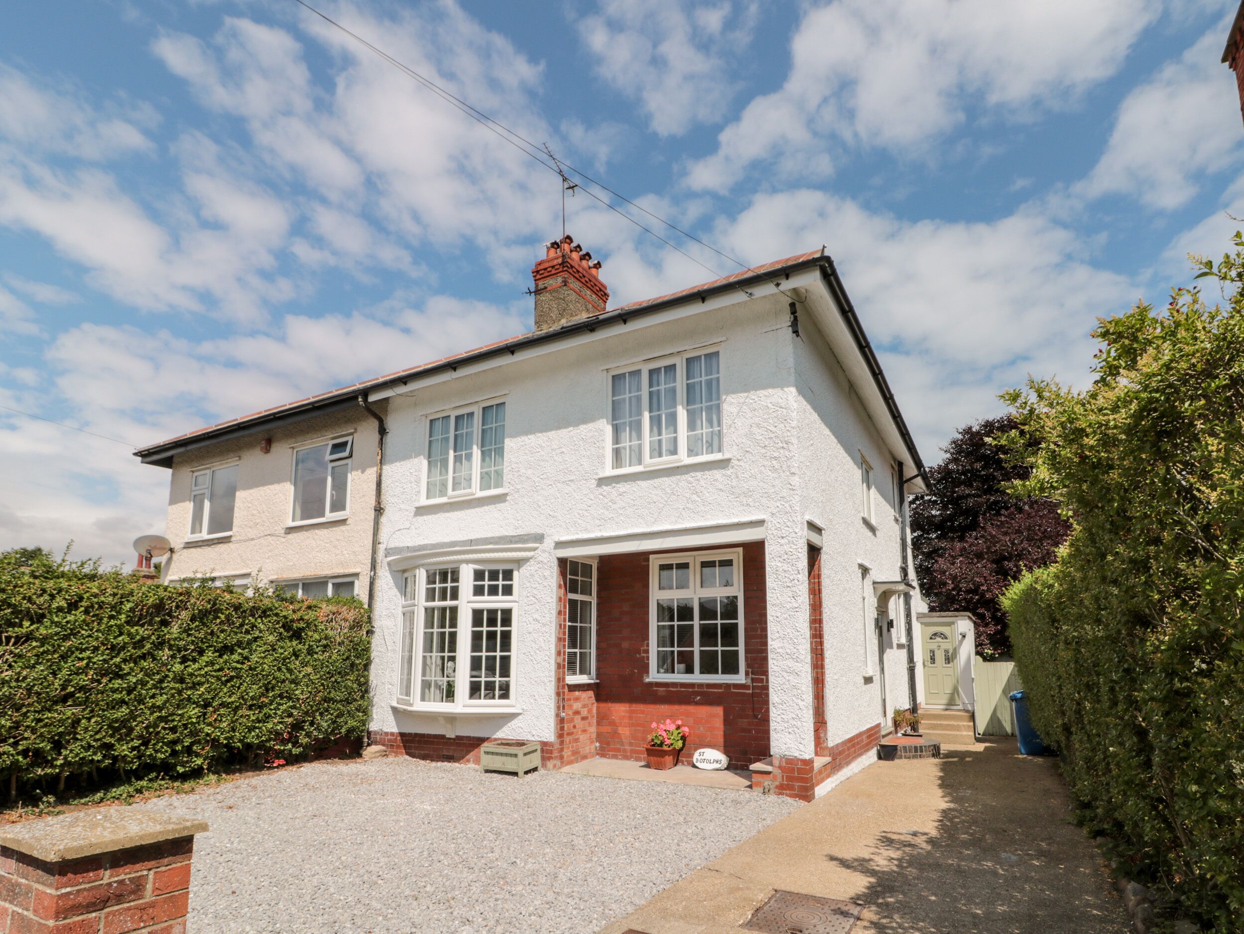 ST. BOTOLPHS, family friendly, character holiday cottage in Hornsea