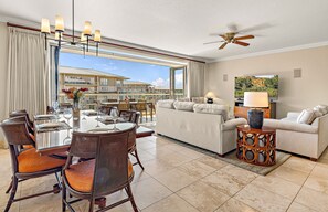 Televisión, reproductor de DVD y estéreo 