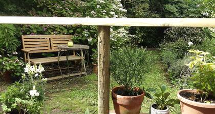 1 Bed Cabin - Sleeps 2 - Garden - Parking - Wifi