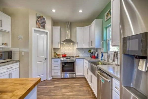 Køleskab, mikrobølgeovn, ovn, kogeplade