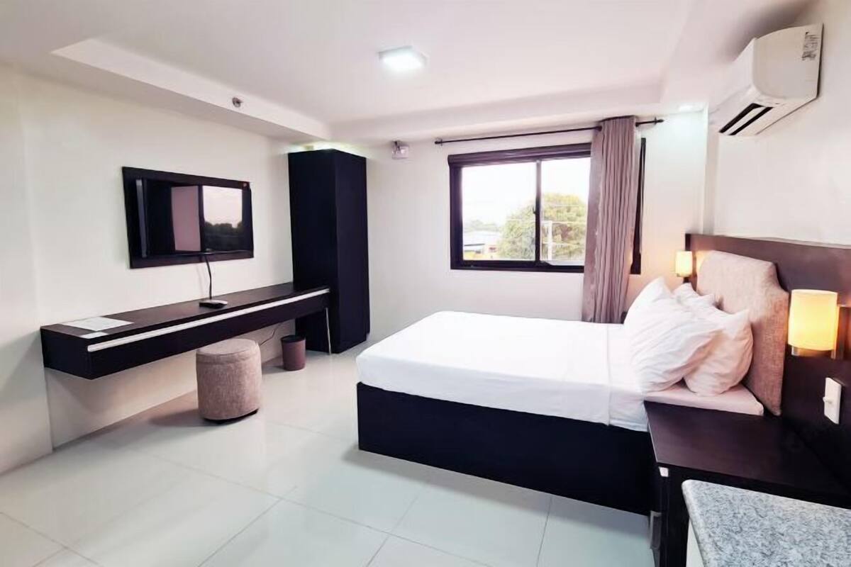 1 bedroom, premium bedding, down comforters, individually decorated