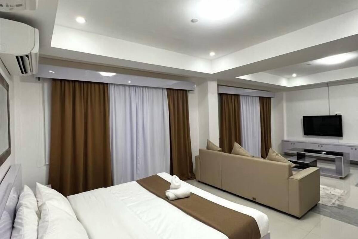 1 bedroom, premium bedding, down comforters, individually decorated
