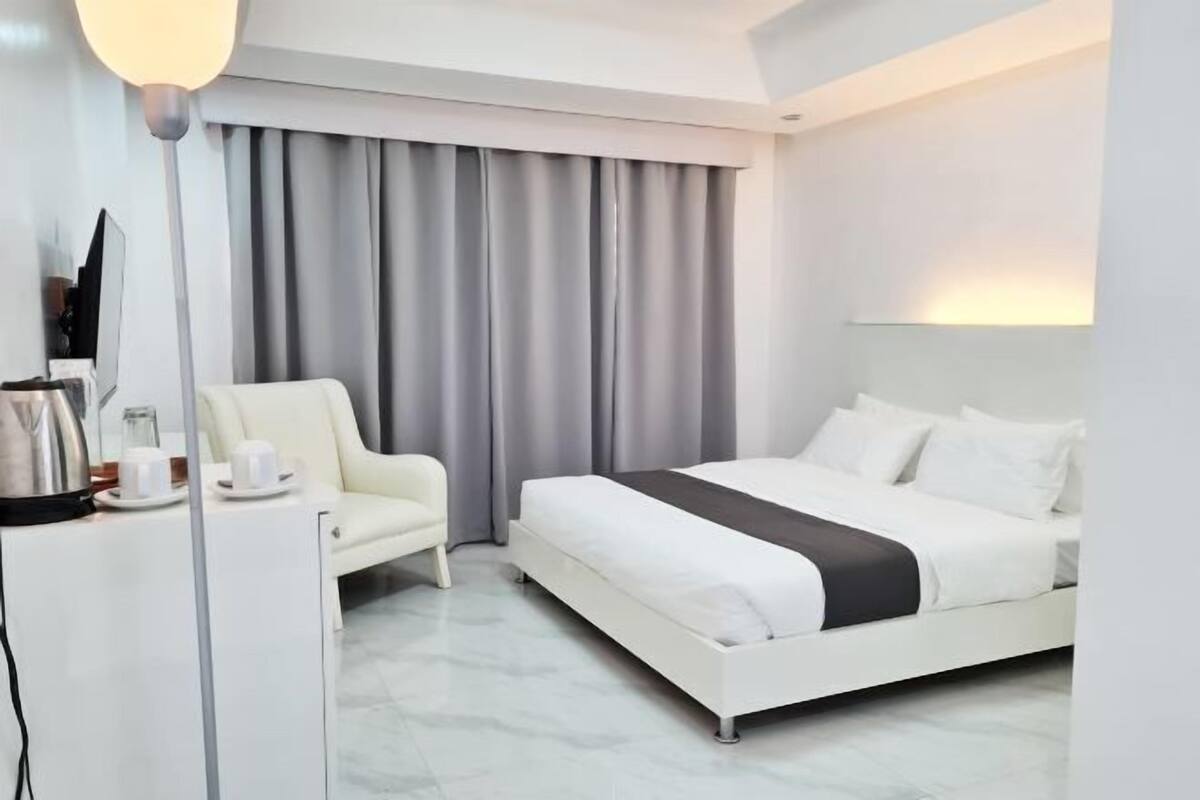 1 bedroom, premium bedding, down comforters, individually decorated