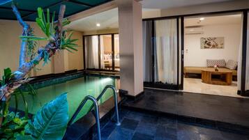 Deluxe Suite | Ruang tamu | 42 inci televisyen plasma dengan digital, TV