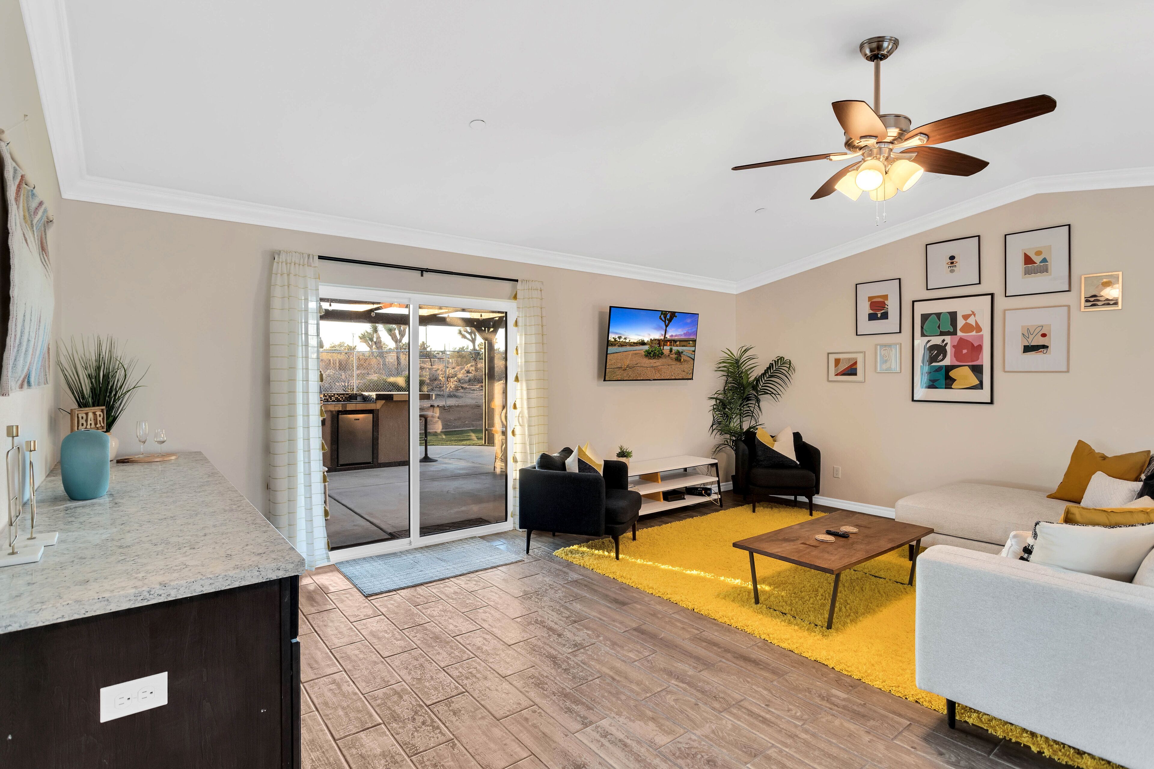 Casa Sun Via Family Retreat with Hot Tub