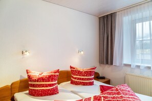 2 makuuhuonetta, silitysrauta/-lauta, ilmainen Wi-Fi, vuodevaatteet