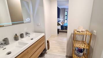 1 bedroom, iron/ironing board, free WiFi, bed sheets