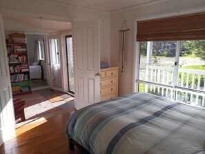 2 bedrooms, desk, travel cot, free WiFi