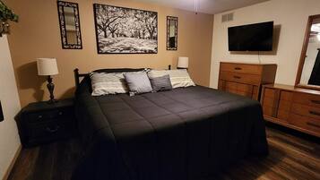 3 Schlafzimmer, BĂŒgeleisen/BĂŒgelbrett, kostenloses WLAN, BettwĂ€sche