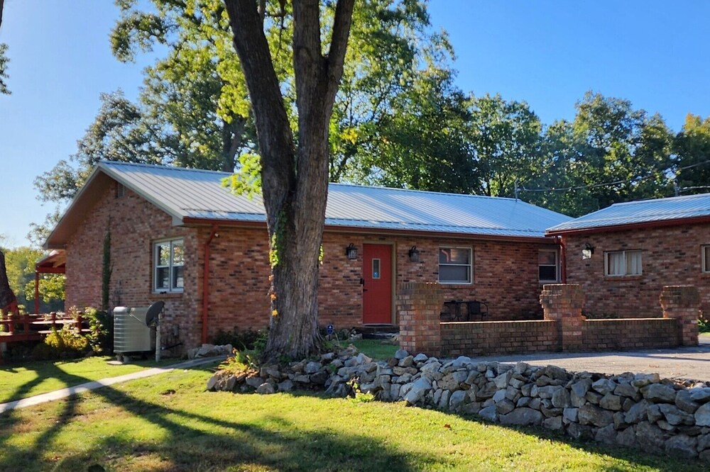 NEW! Lakefront Ozark Oasis on a quiet cove w/Dock!