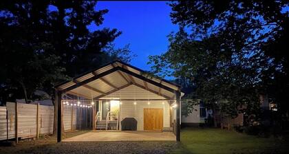 Cozy remodeled house 3 blocks from downtown.