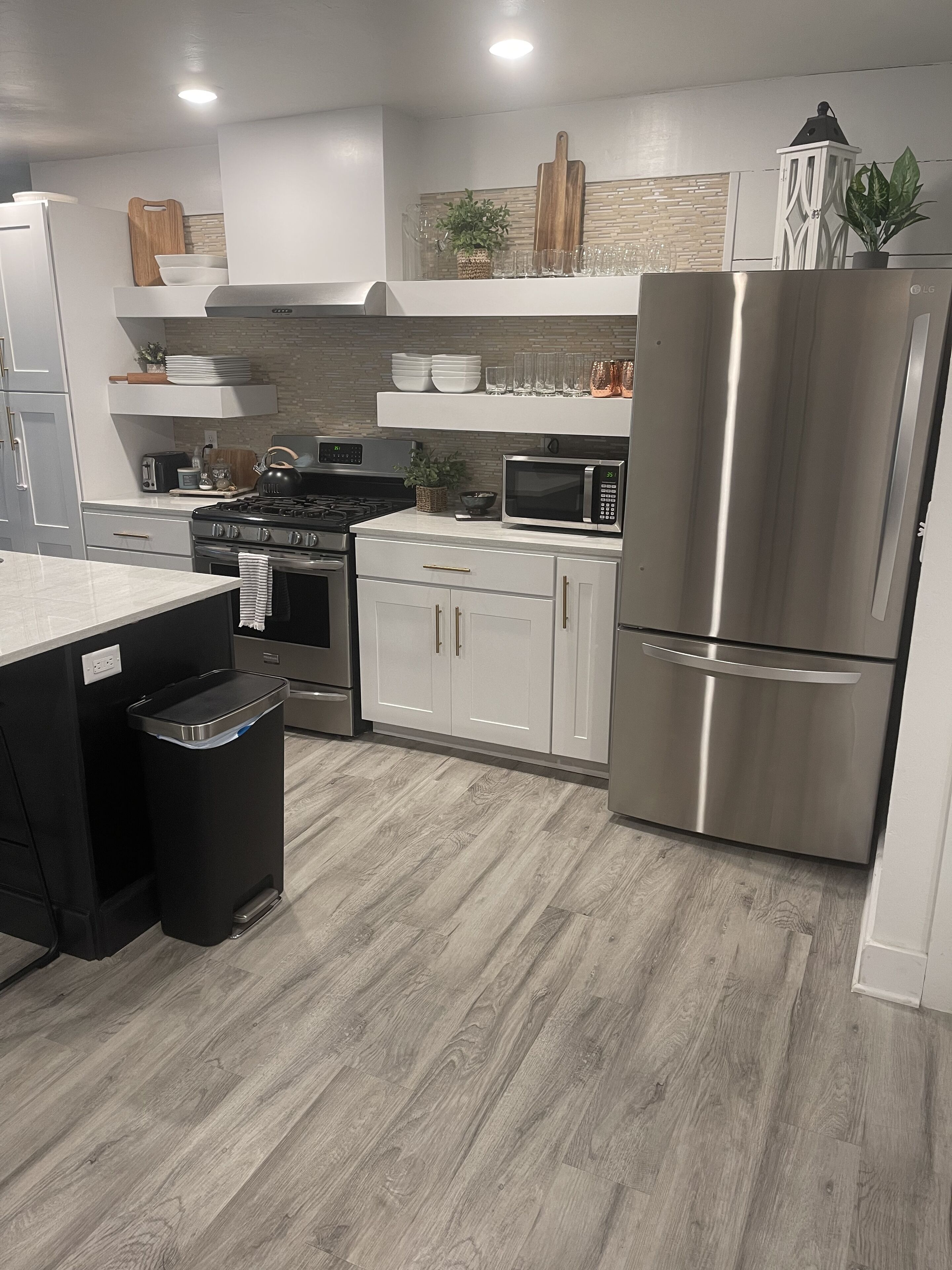 雪櫃、微波爐、焗爐、爐具