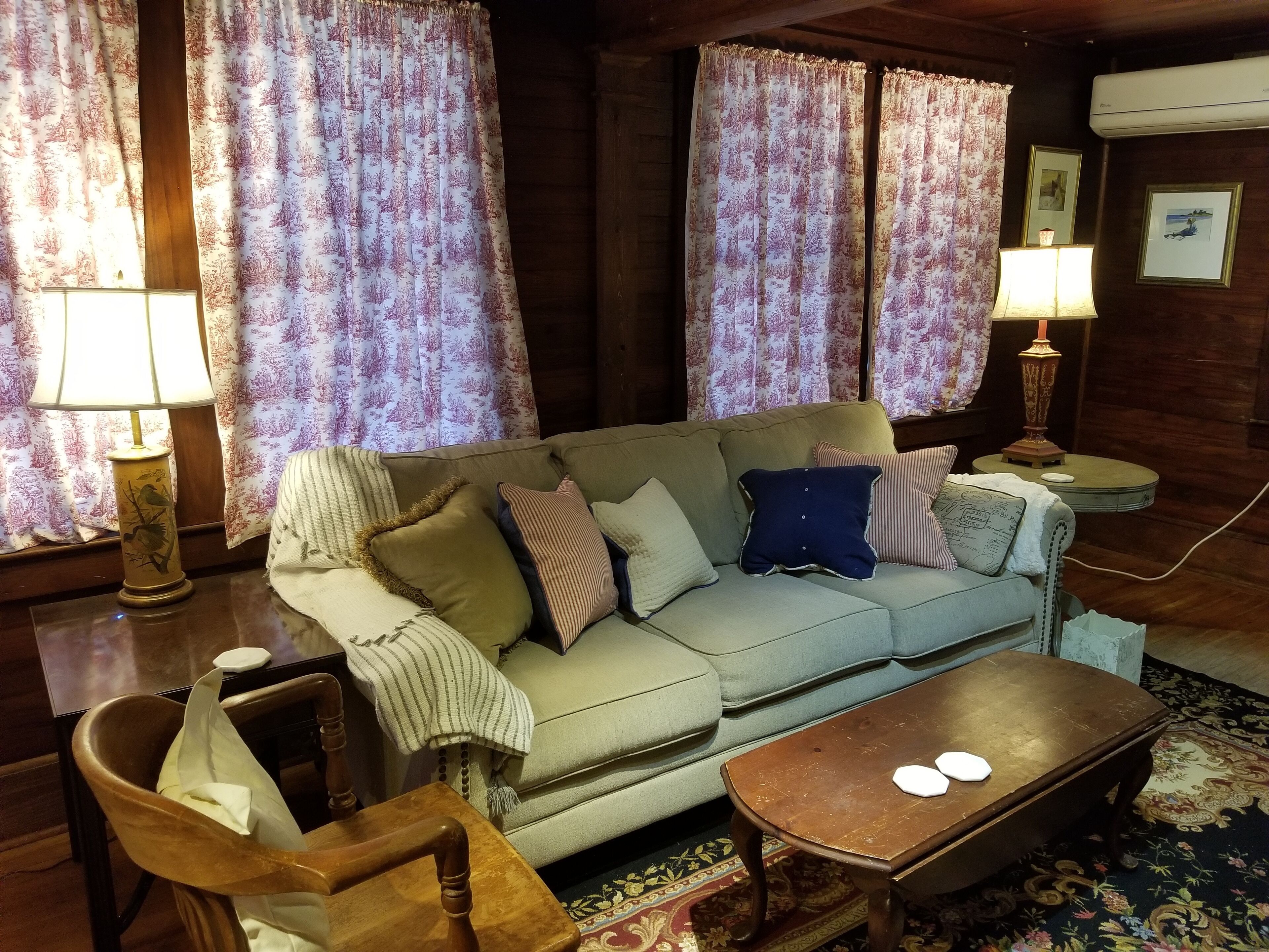 Historic family home near downtown & diving well.  Lovingly furnished, large lot