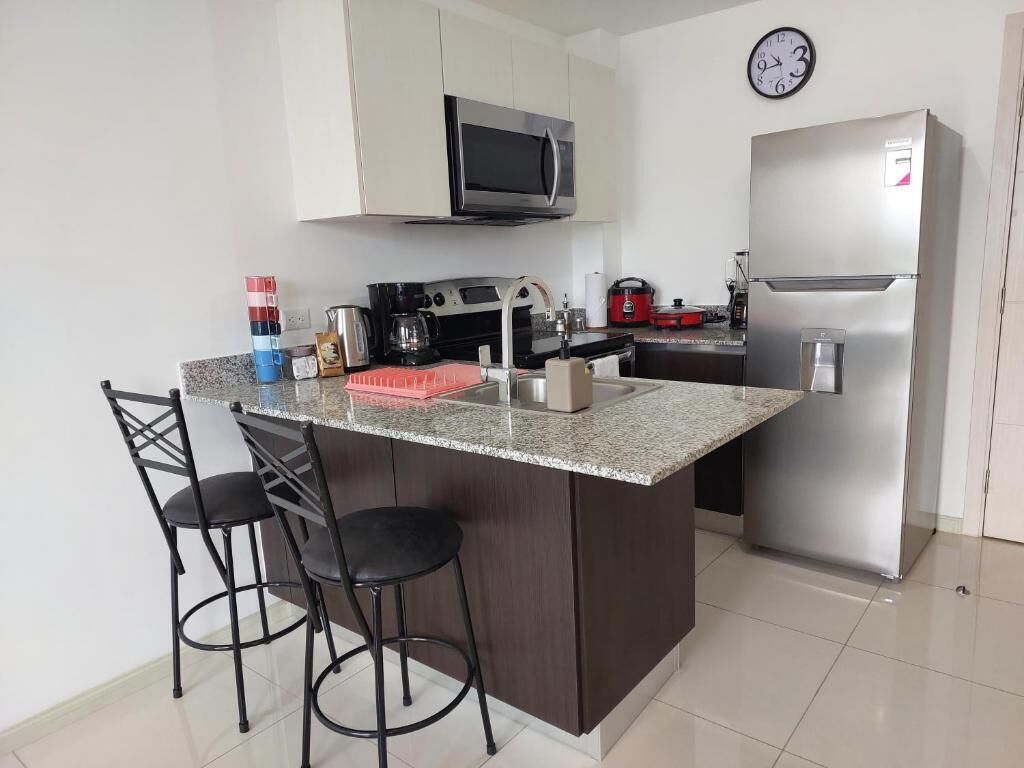 Wonderful Condo, fully equipped, just 15 min to airport