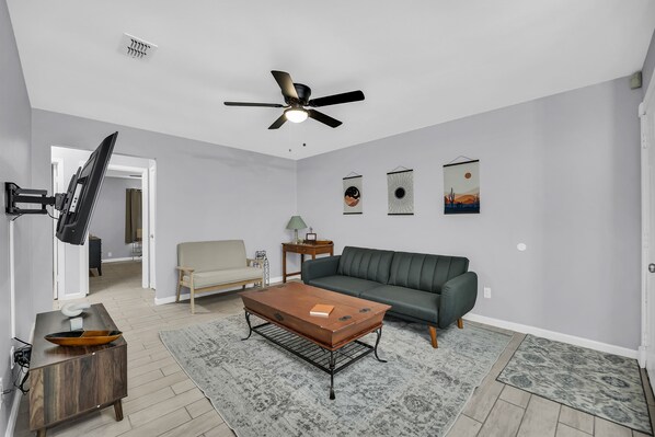 TV - Mins From Mcallen House, Great Neighborhood! Great House! (McAllen)