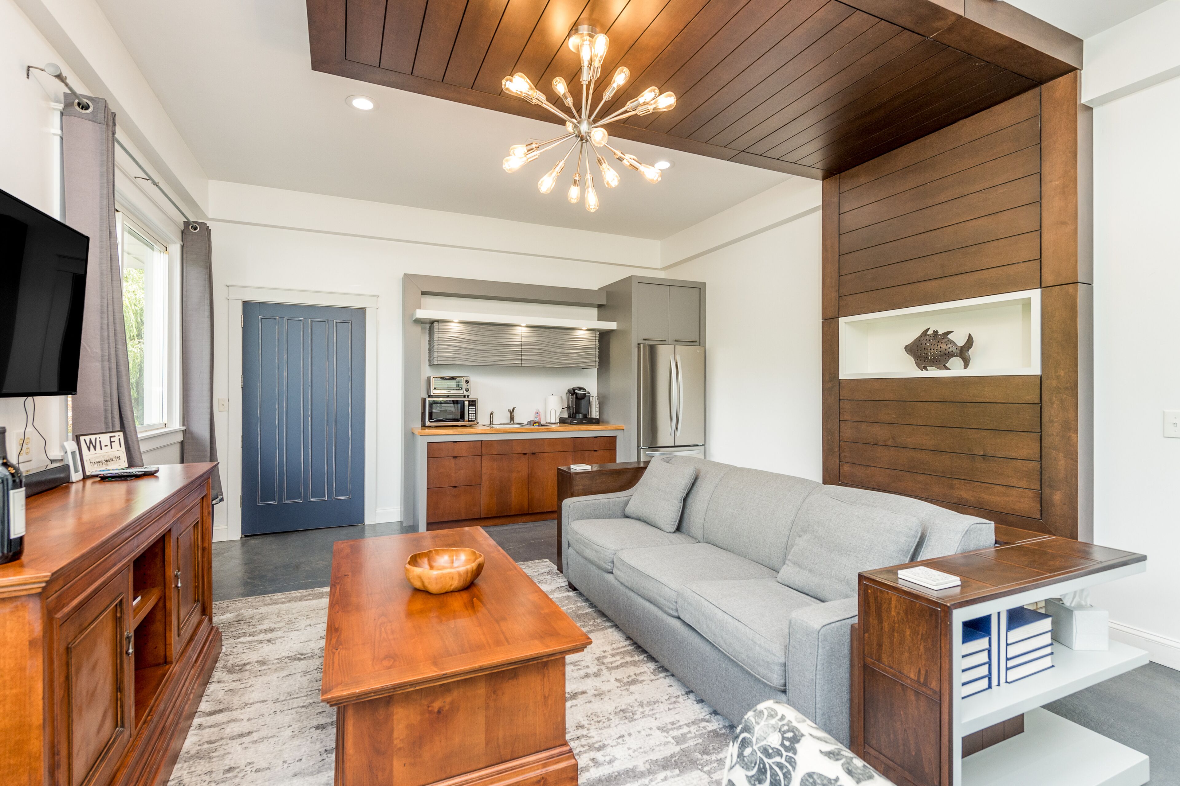 Idyllic home with two separate apartments, fast WiFi, two kitchens, & firepit