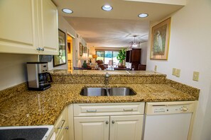 Refrigerador, microondas, parrilla de estufa y lavavajillas 