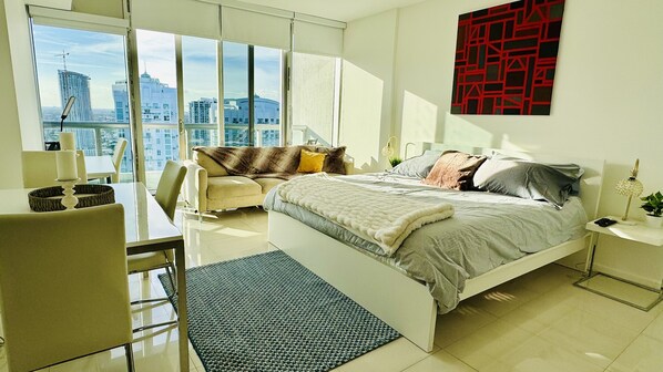 1 habitación, tabla de planchar con plancha, wifi gratis y ropa de cama 