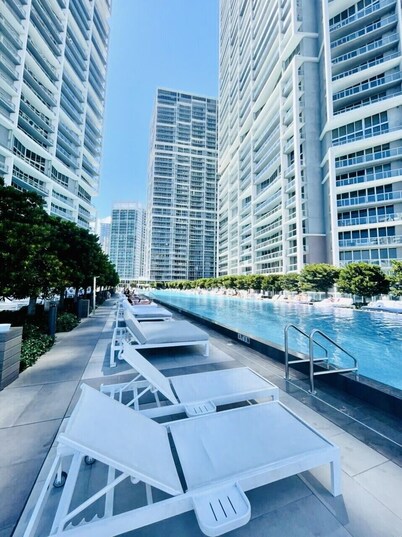 Chic 5 Studio Icon Brickell View Pool SPA