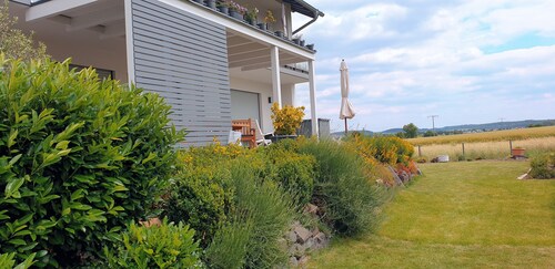 Apt.Weitblick hochwertig, hell, neu 100qm 2Schlafz bis 6Per Terrasse+Garten
Bahn