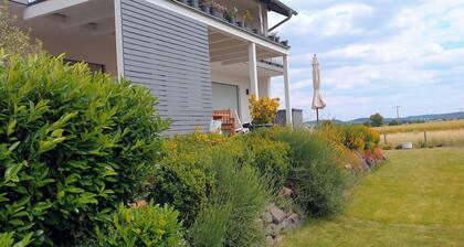 Apt.Weitblick hochwertig, hell, neu 100qm 2Schlafz bis 6Per Terrasse+Garten
Bahn