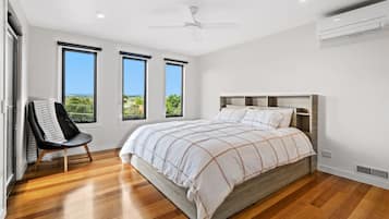 6 bedrooms, desk, free WiFi, bed sheets