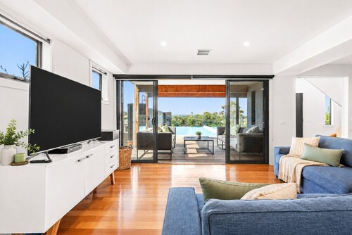 Nautilus by Ready Set Stay - Sleeps 16 people