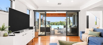 Nautilus by Ready Set Stay - Sleeps 16 people