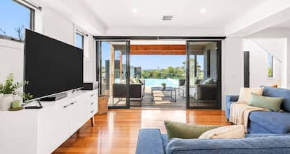 Nautilus by Ready Set Stay - Sleeps 16 people