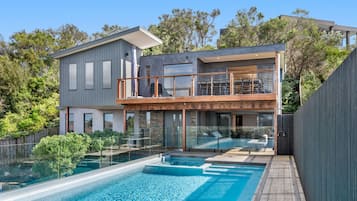 Outdoor pool, an infinity pool