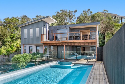 Nautilus by Ready Set Stay - Sleeps 16 people