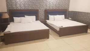 Laptop workspace, free WiFi - Hotel Eden Rock (Rawalpindi)