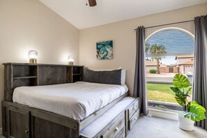 3 bedrooms, desk, iron/ironing board, free WiFi