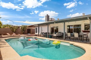 Pool - Gorgeous 3-bedroom Home + Pool + Patio + Grill! (Chandler)