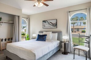 3 bedrooms, desk, iron/ironing board, free WiFi - Gorgeous 3-bedroom Home + Pool + Patio + Grill! (Chandler)