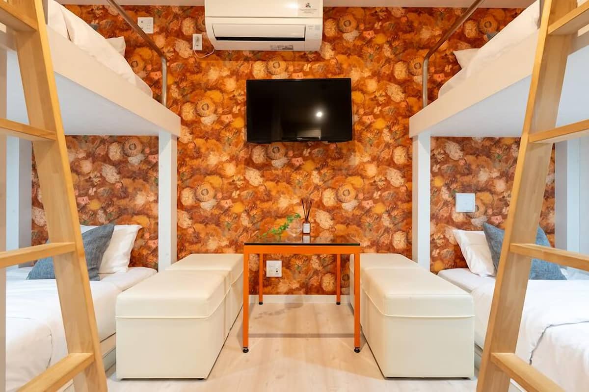 Quarto quádruplo conforto | Individualmente decorados, individualmente mobiliados, Wi-Fi de cortesia