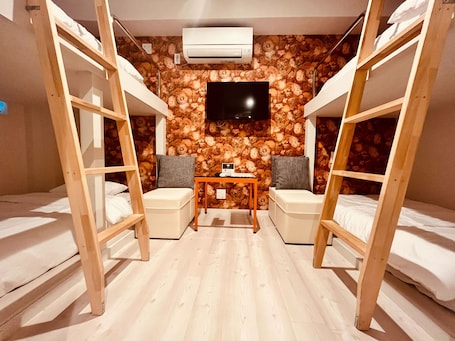 Decoración personalizada, muebles diferentes y wifi gratis