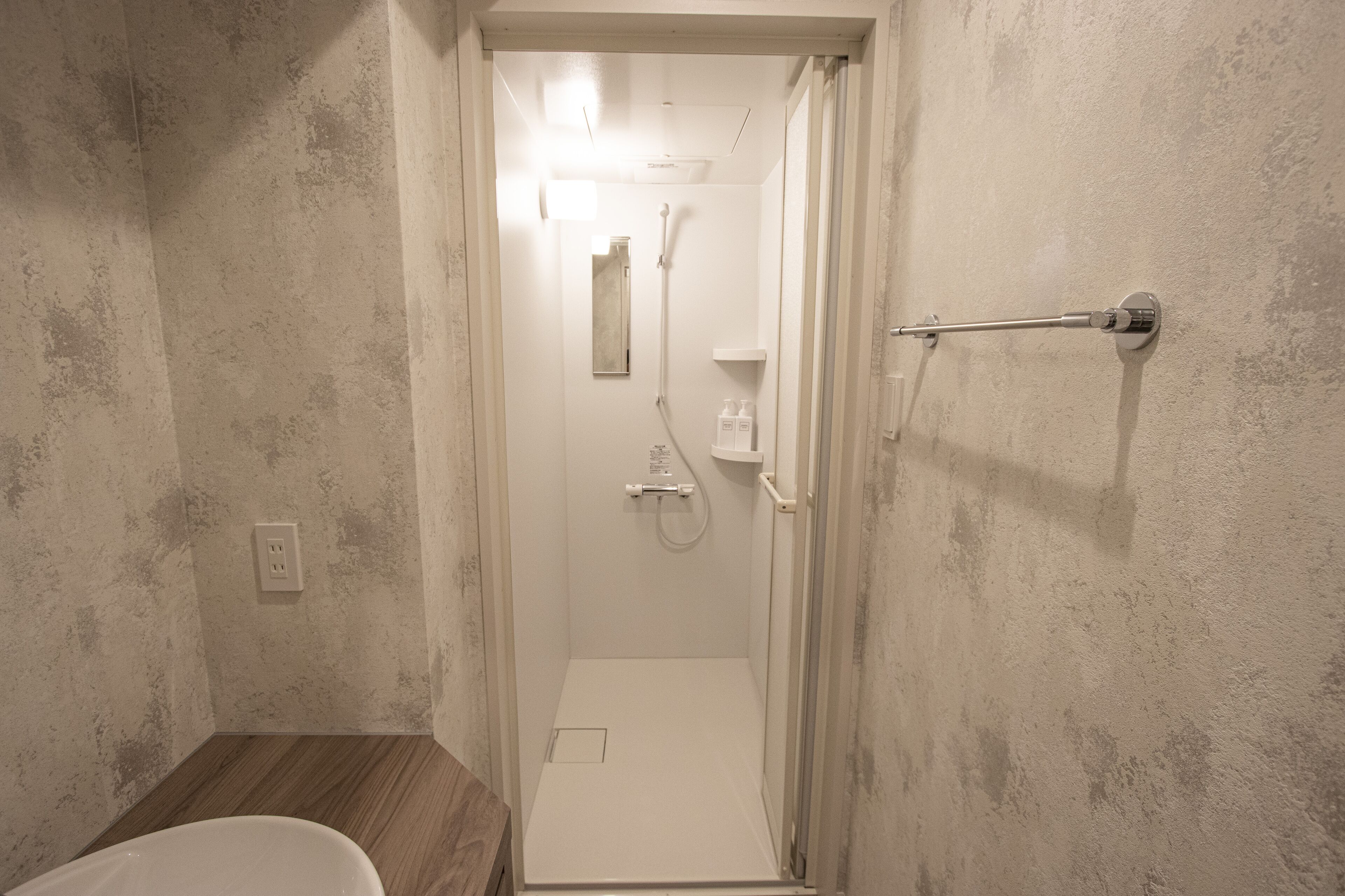 Kamar Quadruple Comfort, Bebas Asap Rokok (Loft Bedroom Room C) | Kamar mandi | Shower, perlengkapan mandi gratis, pengering rambut, dan kloset