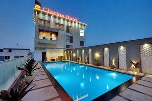 Outdoor pool, sun loungers
