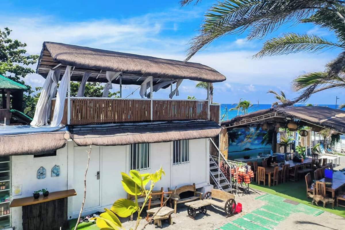 Cabaña familiar, varias camas, aire acondicionado, vista parcial al océano | Decoración personalizada, insonorización, wifi gratis y ropa de cama