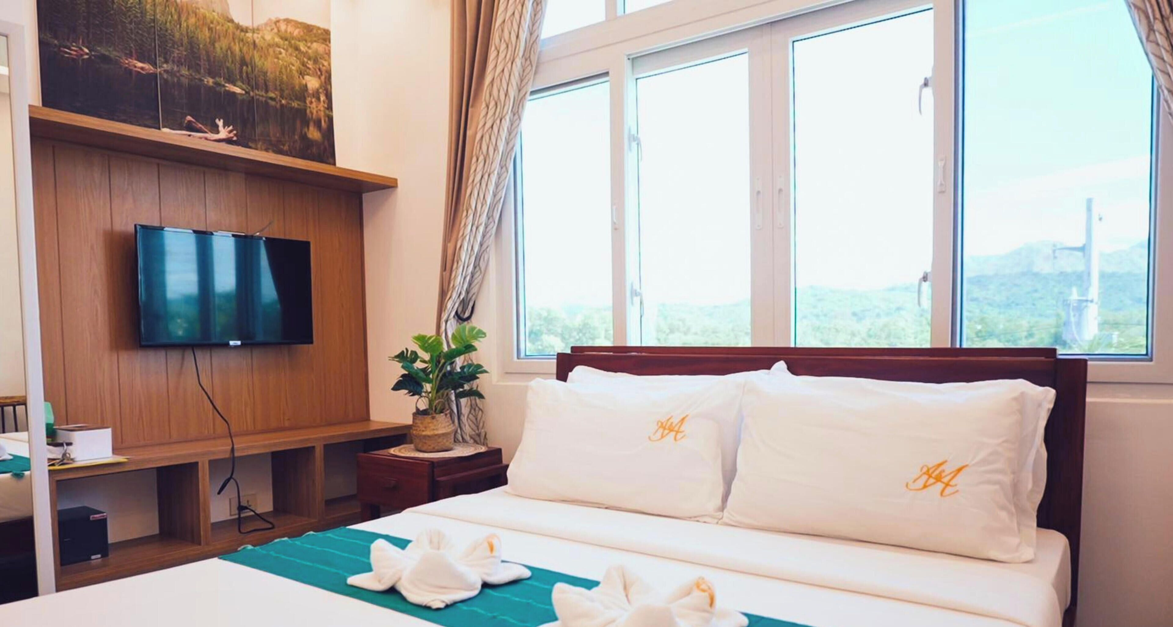 Chambre Deluxe, 1 lit double, climatisation, vue sur la montagne | Décor unique, système d’insonorisation, accès au Wi-Fi (inclus)