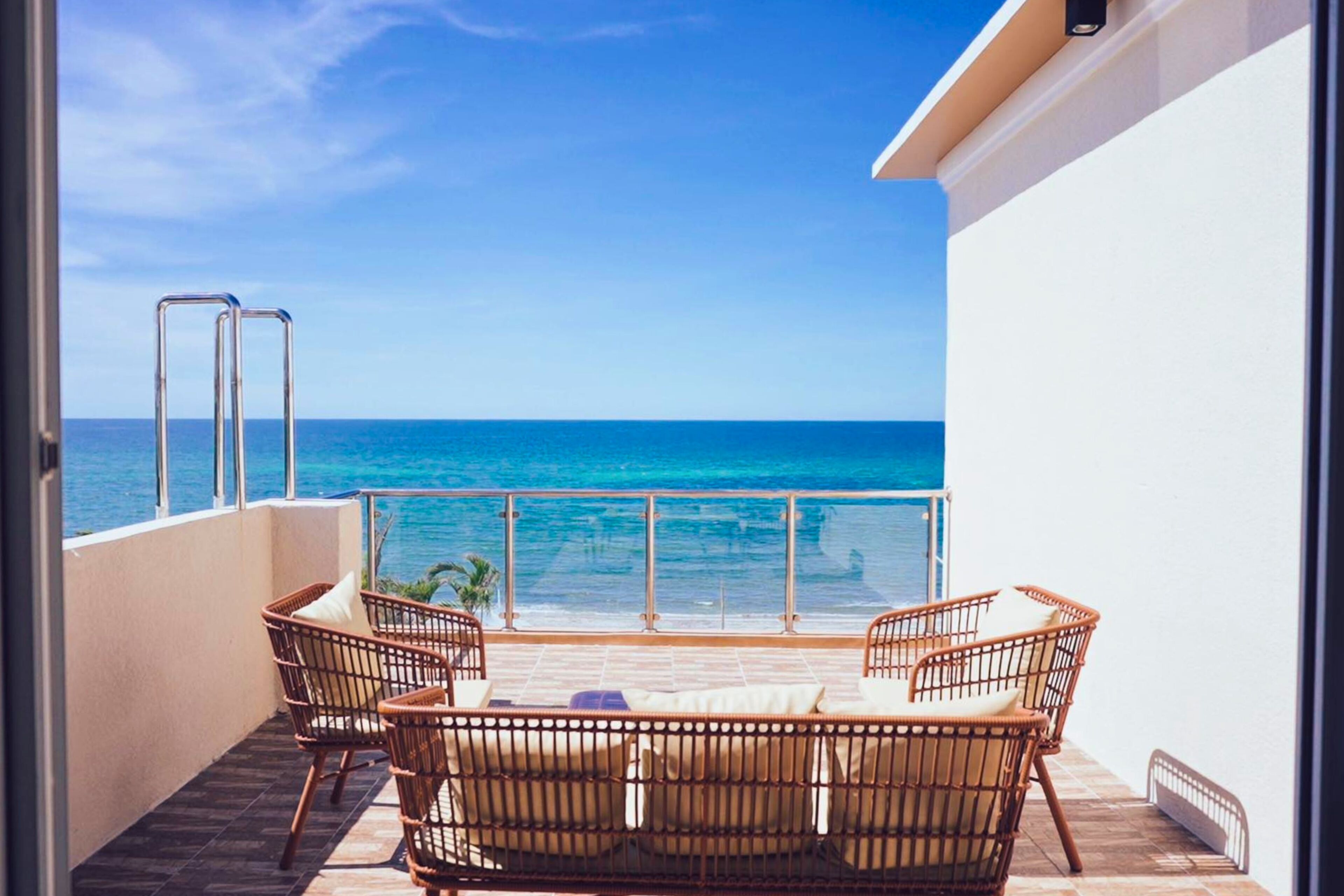 Executive Studio Suite, 1 Bedroom, Balcony, Sea View | Terrace/patio