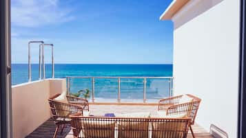 Executive Studio Suite, 1 Bedroom, Balcony, Sea View | Terrace/patio